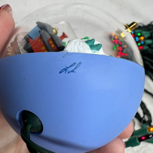 Vintage 1988 Hallmark Train-Inside-Ornament Christmas Village Scene - Picture 5 of 7